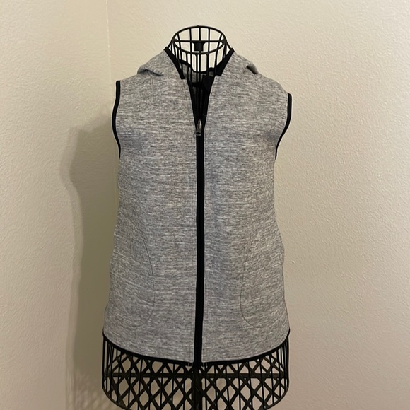 LULULEMON HOODED VEST - Picture 1 of 8
